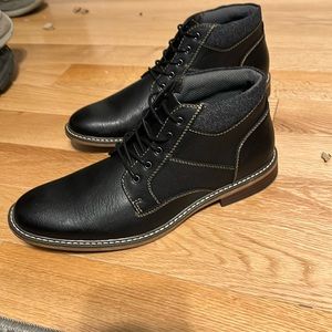 Men’s size 11 high top Chukka Shoes